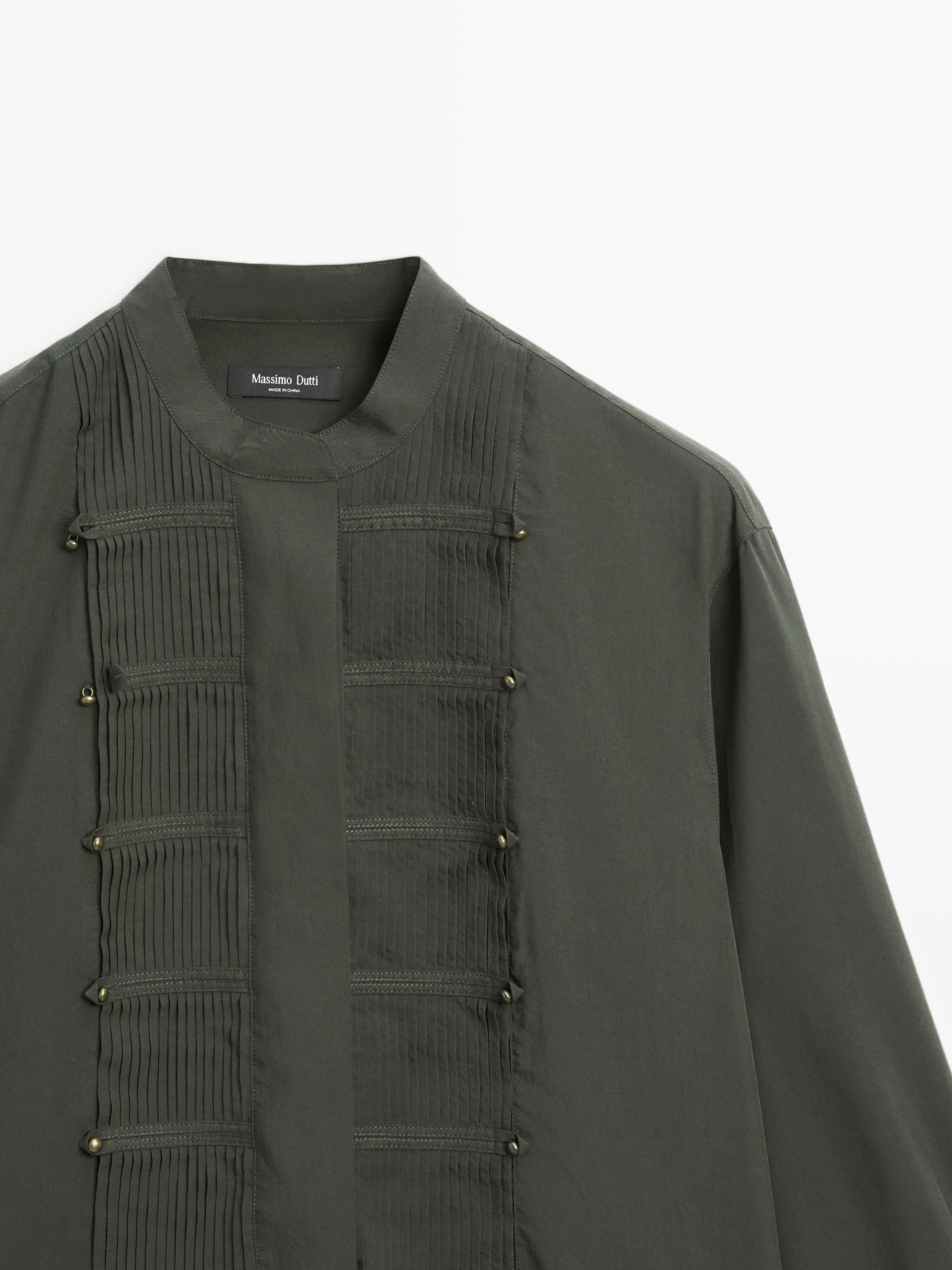 Pintuck shirt with stand collar